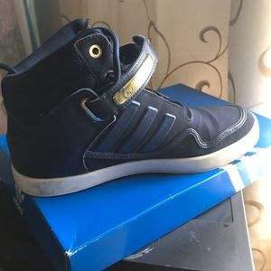 Men’s size 8 adidas sneaker